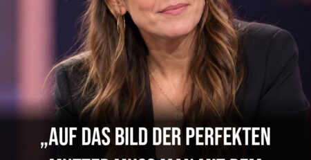 auf das bild der perfekten mutter muss man mit dem hammer